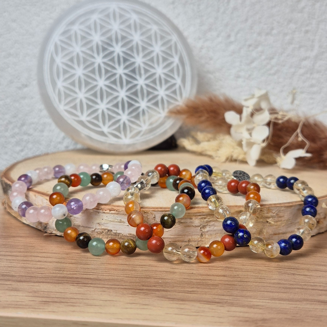 Collection de bracelets Nayeli pour la guérison émotionnelle, créés à la main avec des pierres naturelles apaisantes. Bijoux énergétiques pour retrouver équilibre intérieur et paix du cœur.