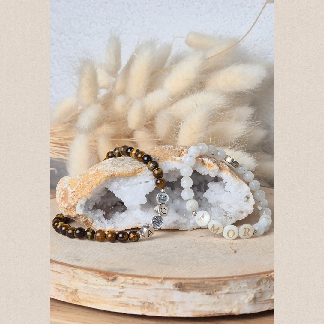 Collection énergie masculine et féminine Nayeli, bracelets en pierres naturelles symbolisant l’équilibre entre force et douceur. Bijoux spirituels faits main pour harmoniser les polarités du yin et du yang.