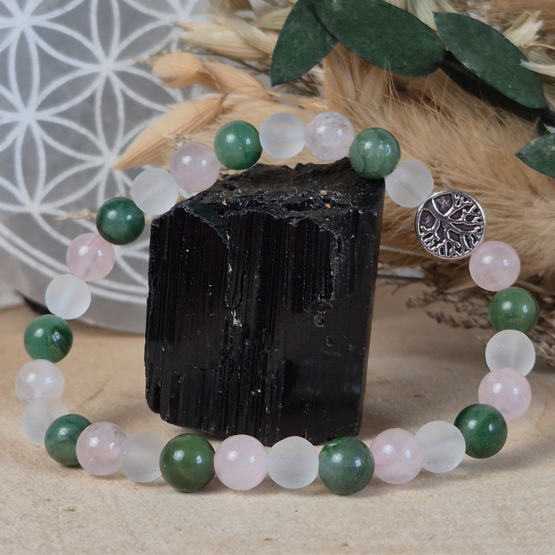 Bracelet Clarté du cœur en pierres naturelles Quartz rose, Cristal de roche et Jade verte. Bijou Nayeli fait main pour apaiser les blessures émotionnelles et trouver l’harmonie