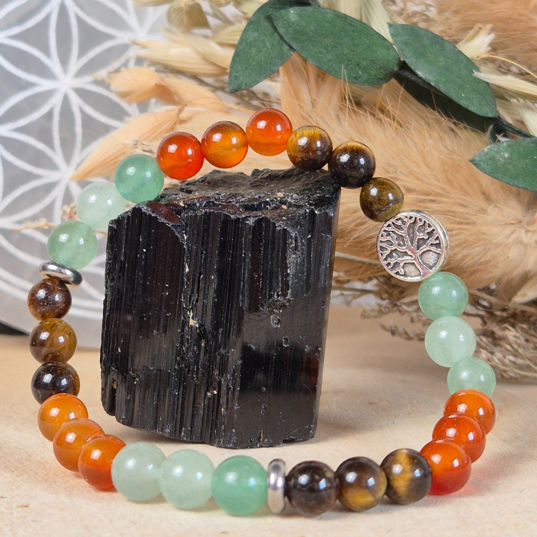 Bracelet Confiance en soi en pierres naturelles Œil de tigre, Cornaline et Aventurine verte. Bijou Nayeli fait main pour dépasser les doutes et s’affirmer.